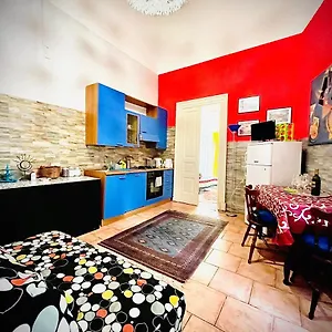 https://la-casa-di-luna-via-vitt-emanuele-ii-bike.taorminaitalyhotels.com